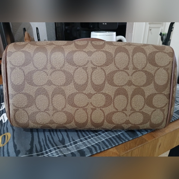 Coach purse - Picture 3 of 9